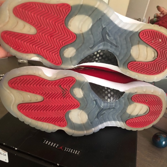 Jordan 11 Red Men size 8 - Picture 3 of 5